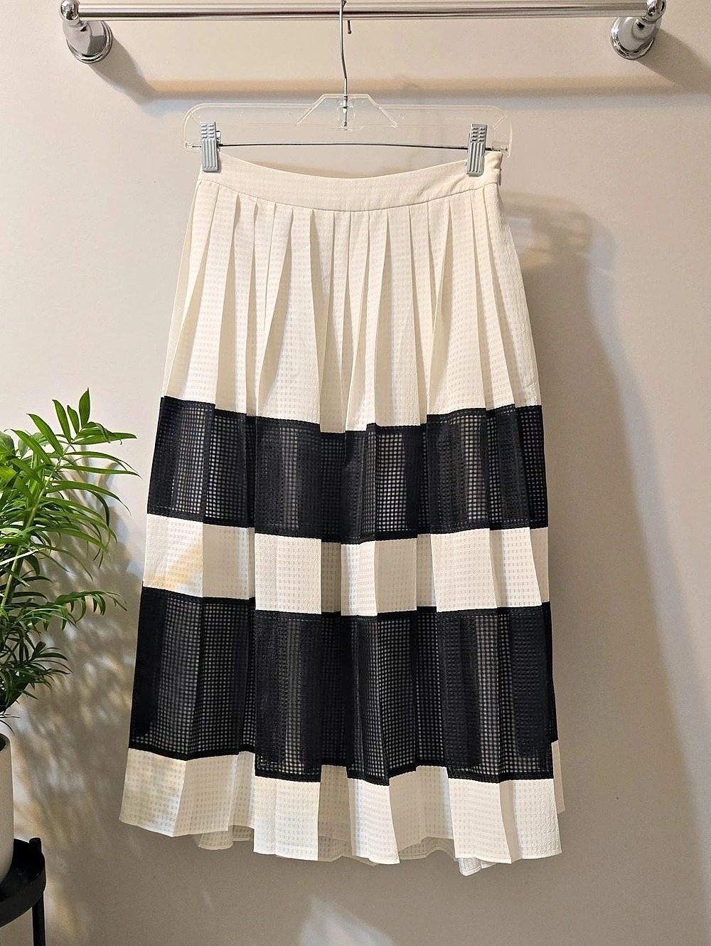 Banana Republic Color Block Pleated Midi Skirt White & Black